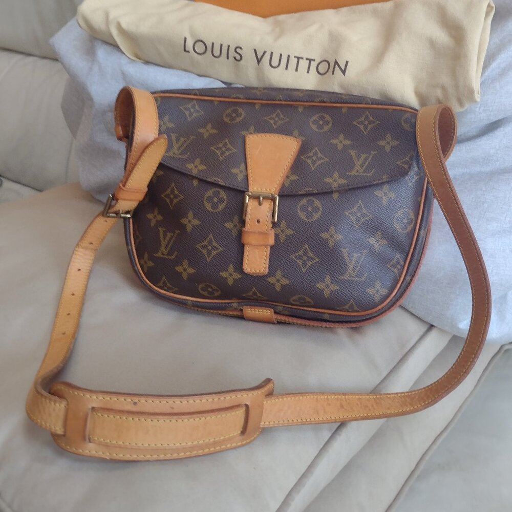 💯% Authentic Louis Vuitton Jeunne Crossbody/Shoulder in EUC!
